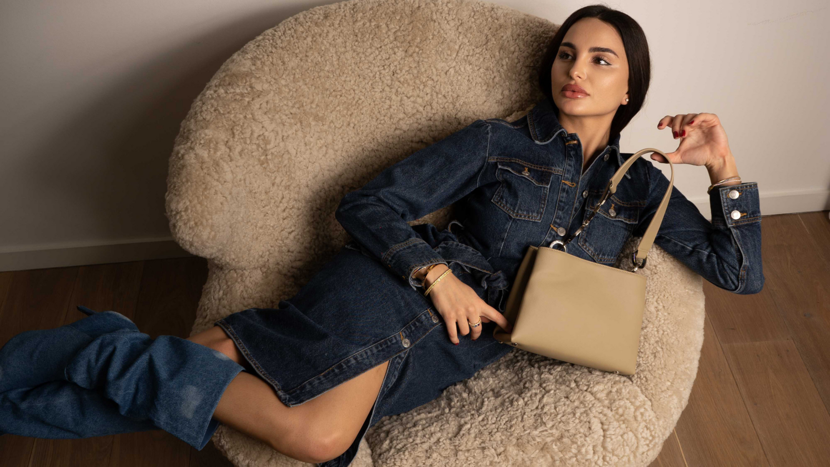 A Fashionable Journey Through the Decades: Handbag Styles, Materials, and the Evolution of Sustainability